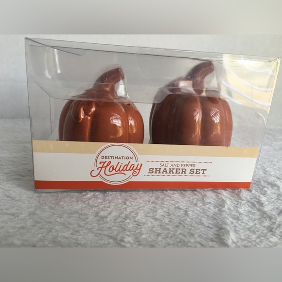 Tablecloth Fall Harvest Theme with Pumpkin Salt Pepper Shakers - 60" Round - Picture 5 of 10